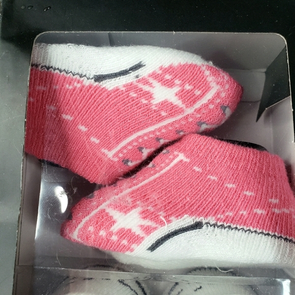 Converse Infant Booties, Ages 0-6 Months NWT, 2 Pairs Of Pink/White Baby… - Picture 3 of 4